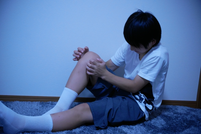お子様の膝の痛みについて